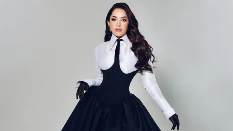 La comunicadora Karen Yapoort regresa a la alfombra de Premios Soberano