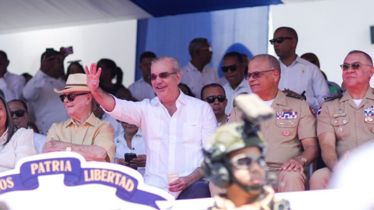 Presidente Abinader encabeza desfile cívico-militar y policial en conmemoración del 182 aniversario de la Batalla del 19 de Marzo