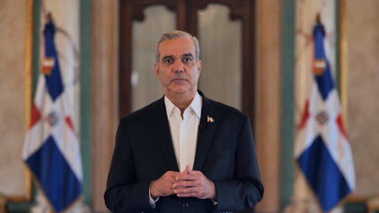 Presidente Abinader afirma que el país está preparado para enfrentar el impacto de la crisis internacional del petróleo y que el Gobierno se mantendrá vigilante ante el alza de precios para proteger a las familias dominicanas