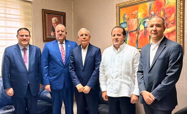 Paliza y funcionarios se reúnen con Danilo en el PLD para tratar la crisis de Medio Oriente