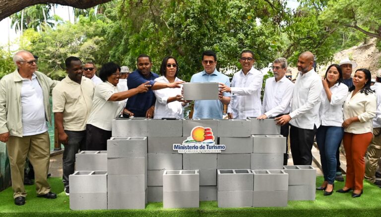 David Collado deja iniciado  remozamiento Las Marias de Neyba  y otras obras en Barahona, con una inversión de  más 112 millones de pesos