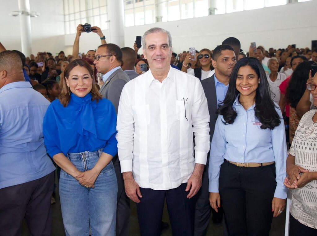 Presidente Abinader escucha a 6,000 familias y reafirma su apoyo a Supérate, que impacta a más de 1.4 millones de hogares en la República Dominicana