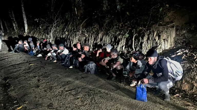 Ejército detiene a 19 haitianos ilegales durante operativo en Loma de Cabrera