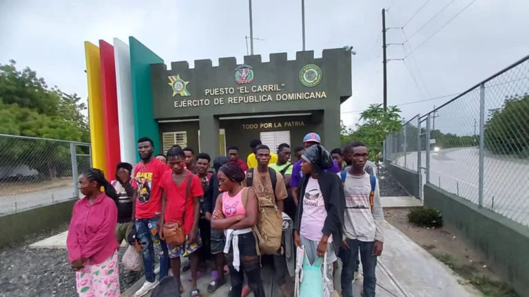 Ejército detiene minibús con 21 ilegales en San Juan de la Maguana