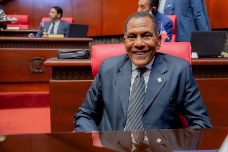 Senador Dagoberto Rodríguez gestiona permiso ambiental para reconstrucción de puentes en carretera Vuelta al Lago Enriquillo