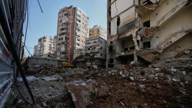 Israel bombardea Beirut tras atacar más de 135 «objetivos» en el sur del país en un día