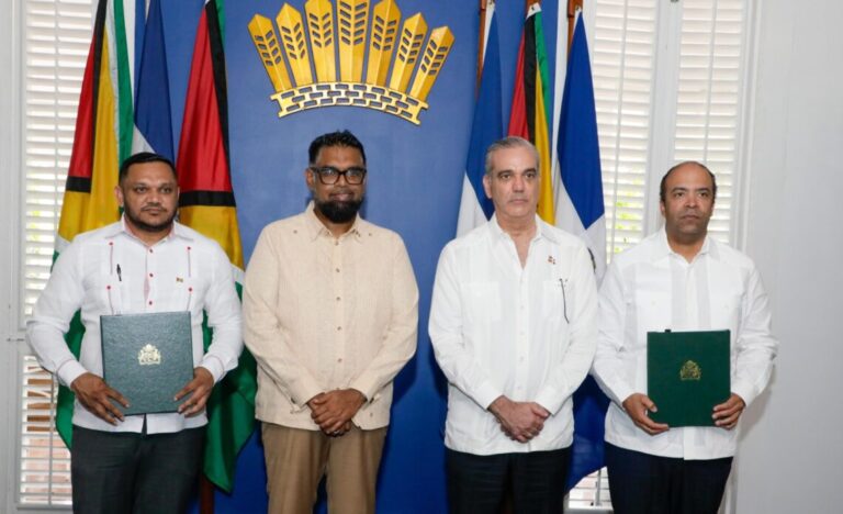 RD y Guyana firman contrato para exploración de bloque petrolero en Guyana