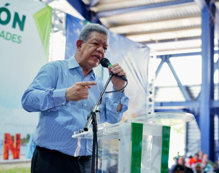 Leonel juramenta en la FP a Miguel Ángel Jazmín “Muñeco”, principal dirigente del PLD en Samaná