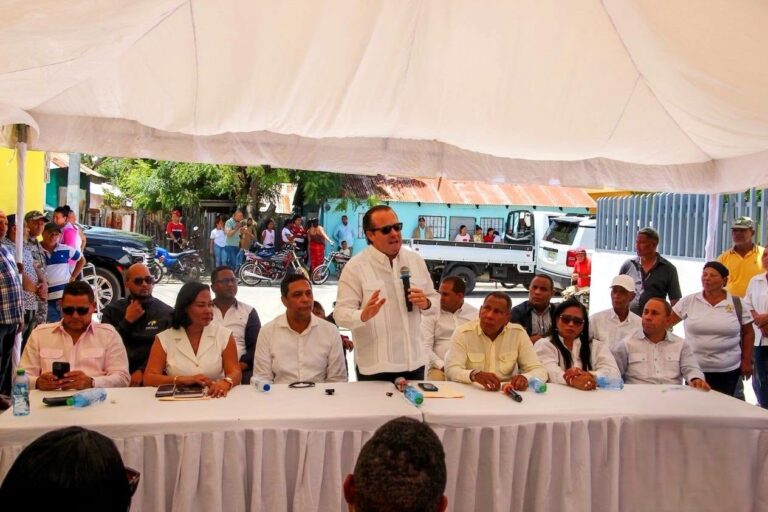 Gobierno inaugura funeraria municipal en Cristóbal