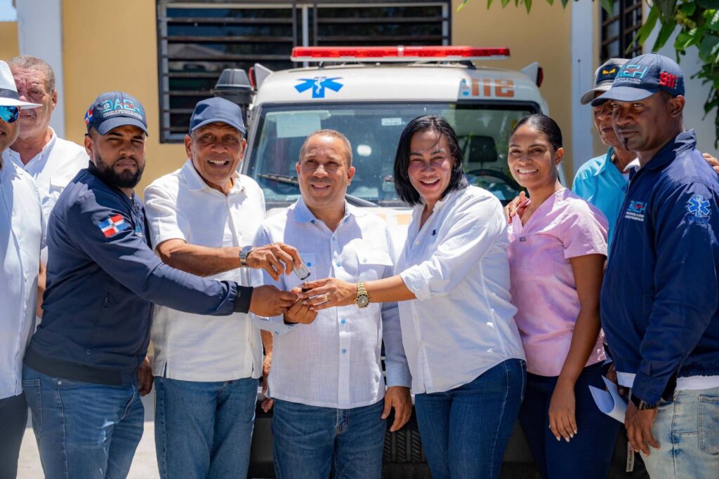 Cristóbal recibe ambulancia tras rápida respuesta del presidente Luis Abinader a solicitud comunitaria