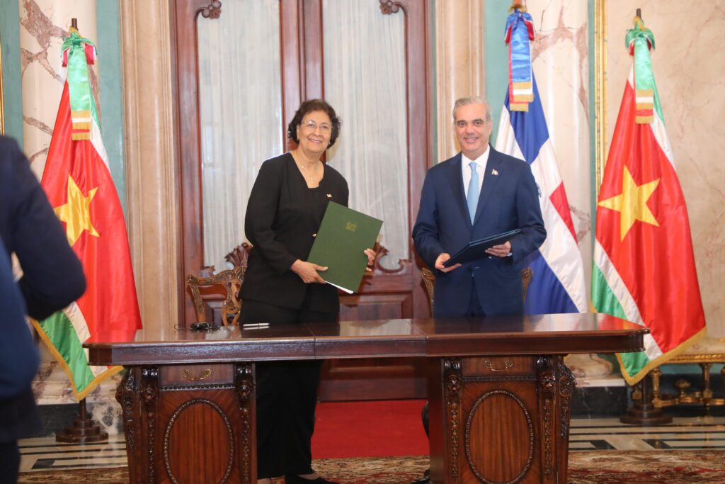 Gobiernos de República Dominicana y de Surinam firman acuerdos de cooperación y alianzas estratégicas en el sector turístico, agricultura e inversión privada