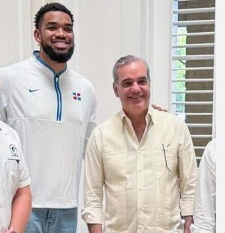 Presidente Abinader felicita a Karl-Anthony Towns tras conquistar campeonato de la NBA
