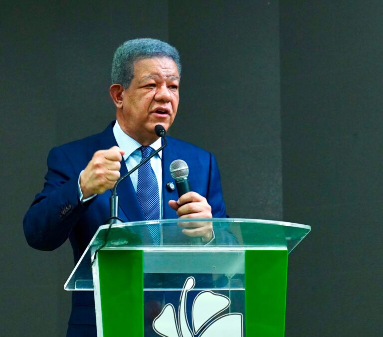 Leonel dice el gran legado del PRM será una deuda pública «irresponsable» destinada a pagar salarios y viáticos