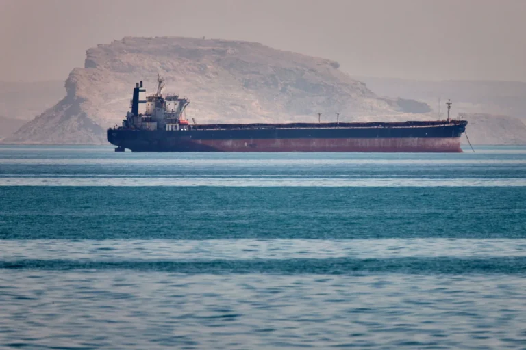 Irán acusa a EE.UU. de incumplir alto el fuego por ataques en Líbano y bloqueo de puertos