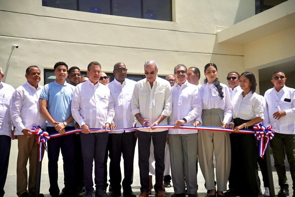 Presidente Abinader inaugura el nuevo Centro UASD Santiago Rodríguez, 47 años después de la creación de la extensión universitaria en la provincia