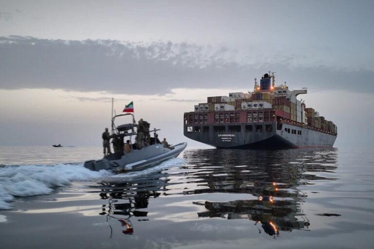 Irán advierte de consecuencias para los buques que no sigan sus rutas en Ormuz