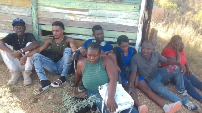 Ejército intercepta a 37 migrantes indocumentados en la frontera