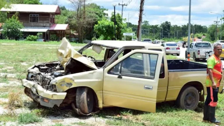 Ocho monjes mueren atropellados por una camioneta conducida por un menor en Tailandia
