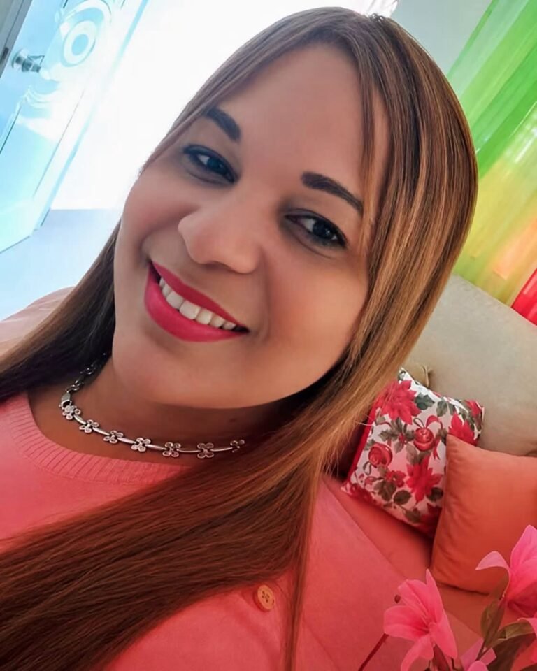 Profesora muere en accidente de tránsito mientras viajaba con su esposo y sus tres hijas