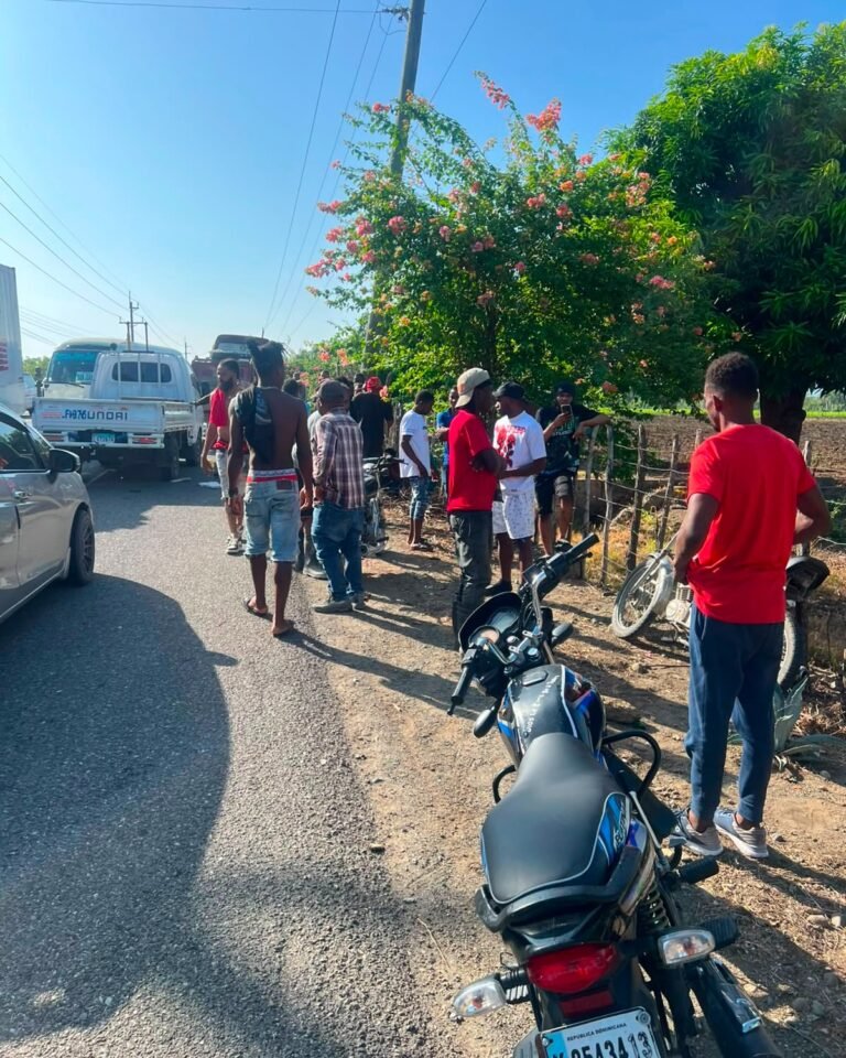 Fuerte accidente entre camiones de Migración deja varios heridos en carretera San Juan-Azua