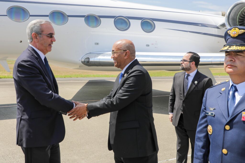 Presidente Abinader llega a Cali para participar en la transmisión de mando presidencial de Colombia