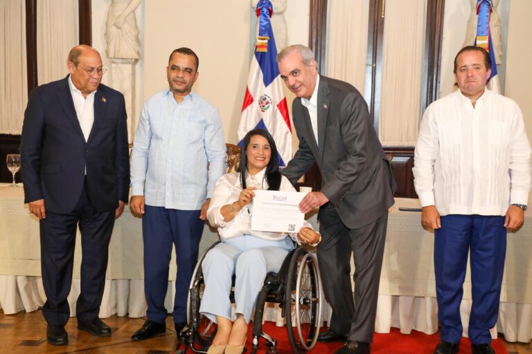 Presidente Abinader transforma la educación digital a través del ITLA entregando más de 36 mil becas tecnológicas
