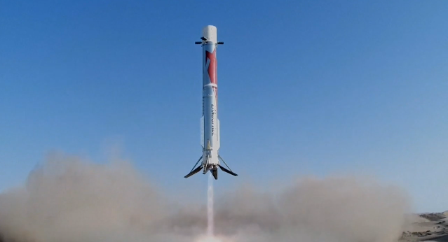 China logra su primera recuperación en tierra de la primera etapa de un cohete