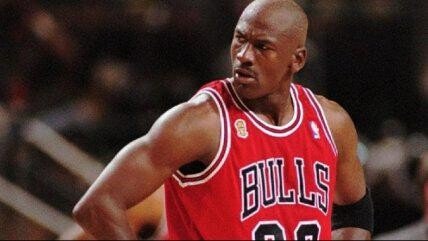 La chaqueta que Jordan usó en su último partido con los Bulls, se subastaría por US$ 100 millones