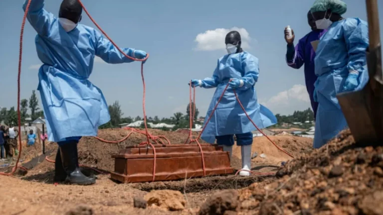 El ébola en el Congo roza los 3,000 muertos tras romper la barrera de 6,000 contagios