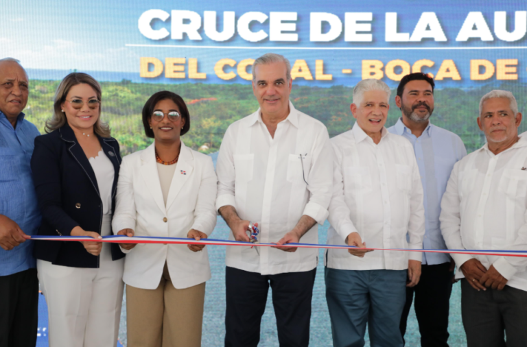Presidente Abinader inaugura carretera de Boca de Chavón tras más de 25 años de espera