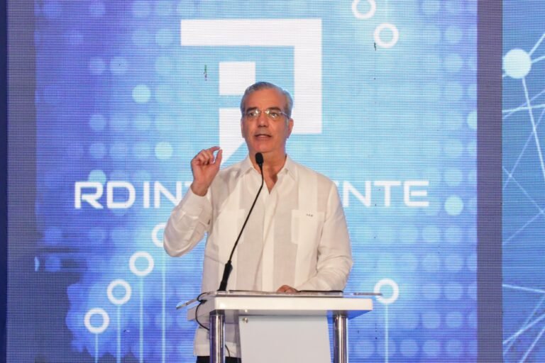 Presidente Abinader lanza programa “RD Inteligente” para capacitar a un millón de dominicanos en inteligencia artificial de manera gratuita