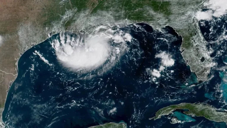 Tormenta Edouard amenaza a Texas y Luisiana con fuerza de huracán