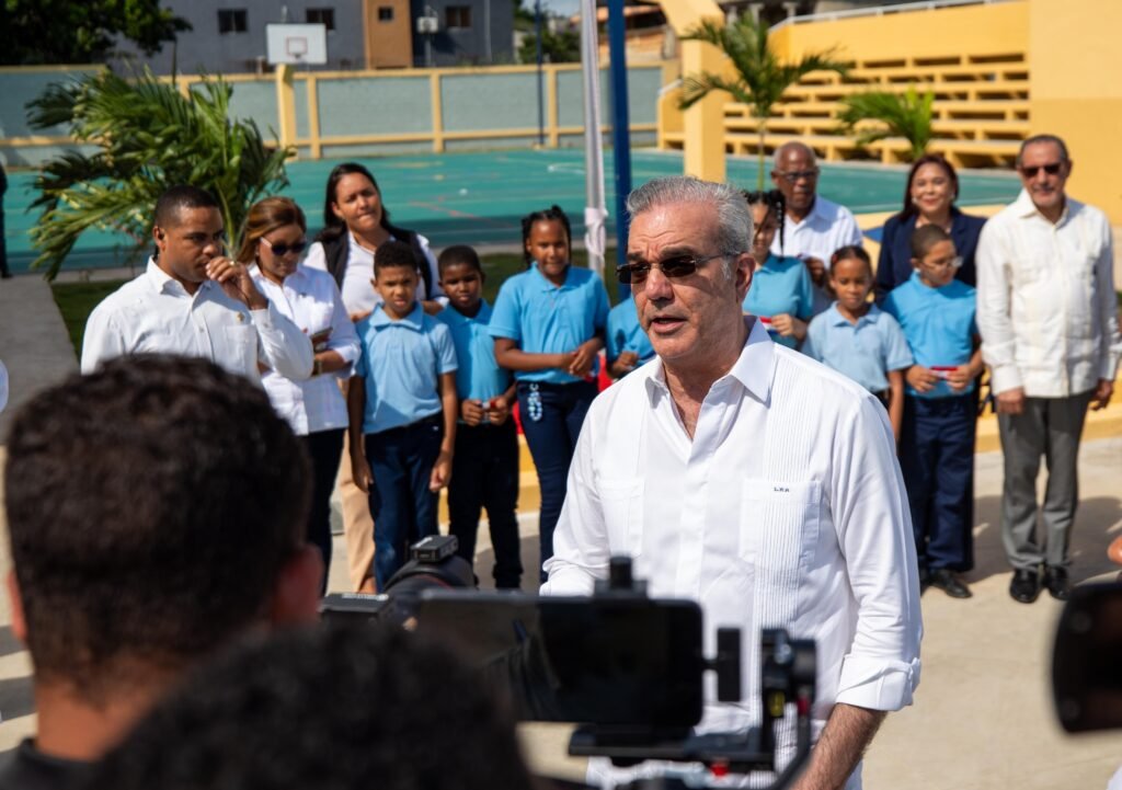 Presidente Abinader: "A ese grupo de antisociales con órdenes de arresto que se entreguen las autoridades ya los tienen ubicados y los están buscando"