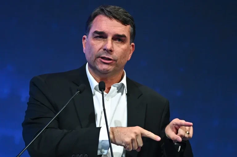 El futuro judicial de Flávio Bolsonaro se nubla tras su derrota en las elecciones en Brasil