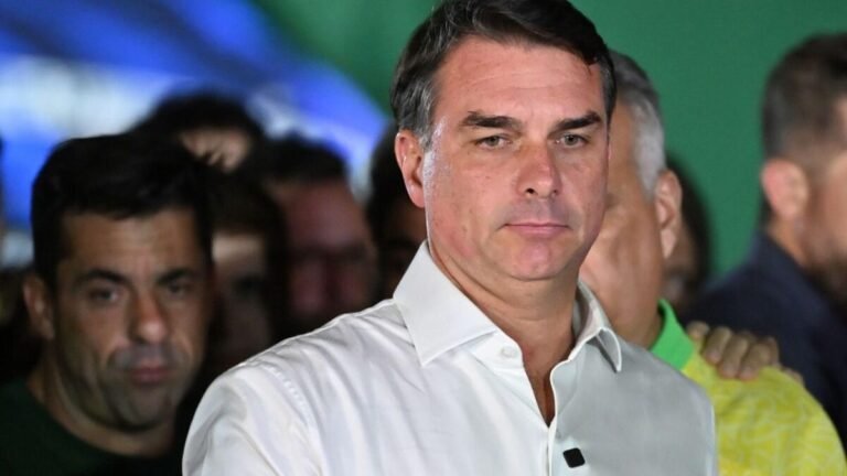 Argentina confirma de que Flavio Bolsonaro hizo escala en el país rumbo a Ecuador